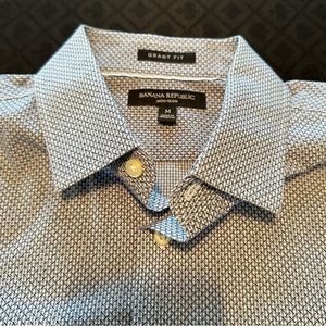 Banana Republic Men’s Button Down Non-Iron Dress Shirt - Grant Fit- Medium